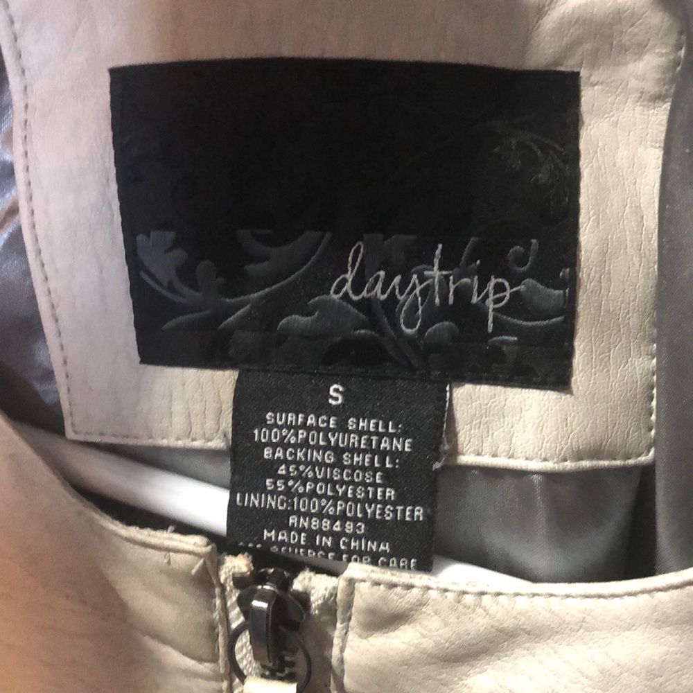 Jacket - Picture 5 of 6